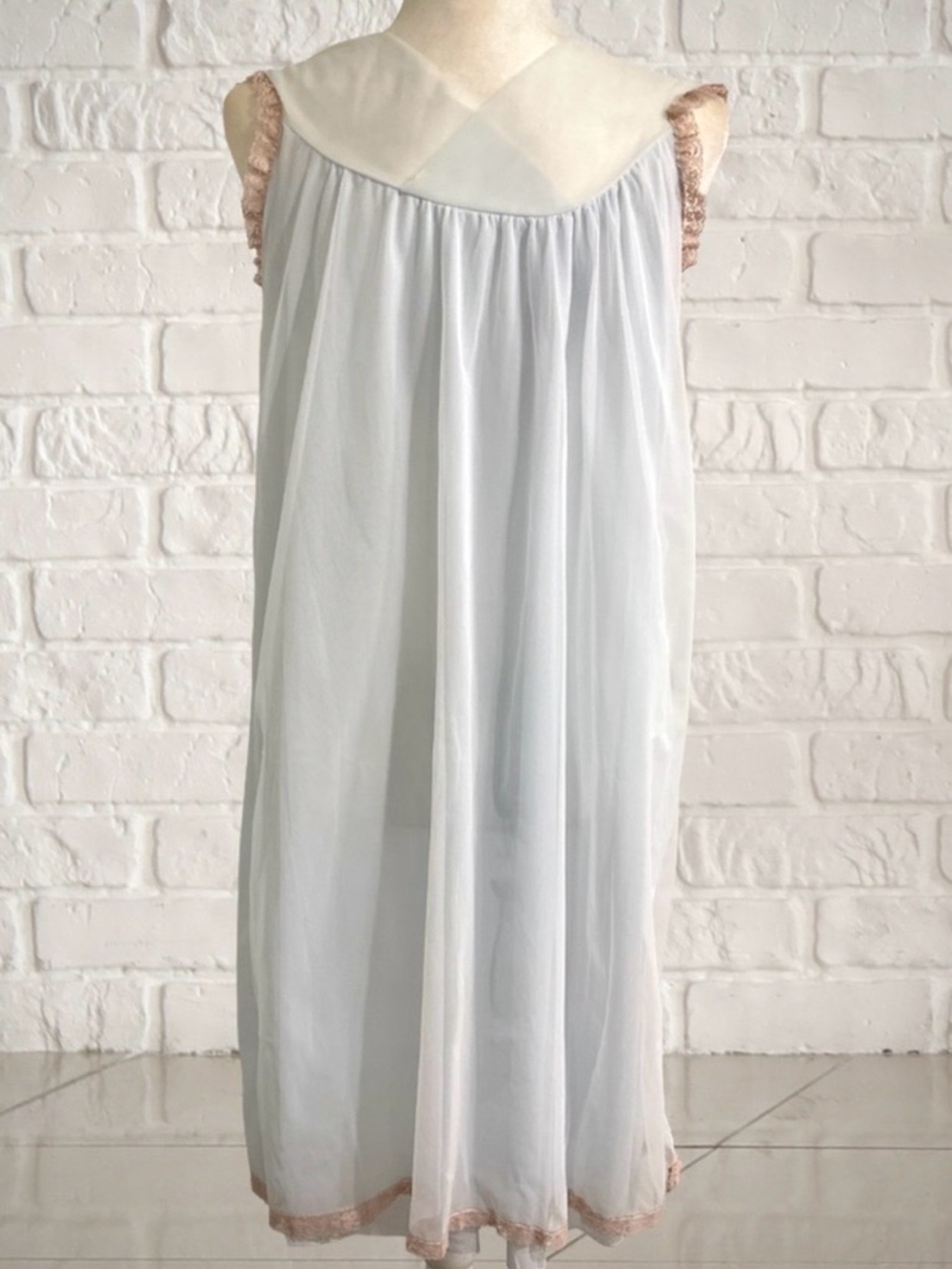 Vintage 1960s Aristocraft USA Made Sheer Nylon Embroidered Nightgown M - Picture 6 of 9